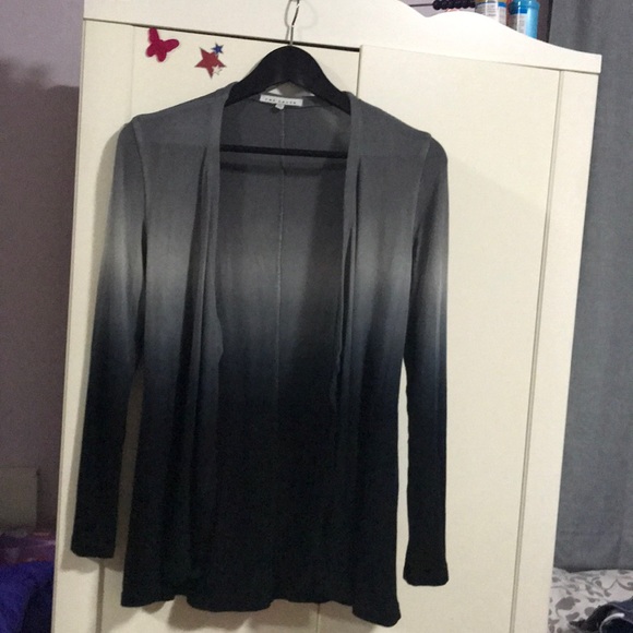 🌺A cardigan with design🌺 - Picture 2 of 3